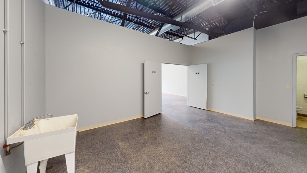 More Photos Of 18 Plaistow Rd, Plaistow Unknown For Lease