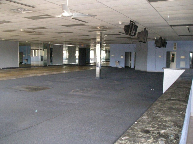 More Photos Of 325 E Merritt Island Cswy, Merritt Island Restaurant For Lease