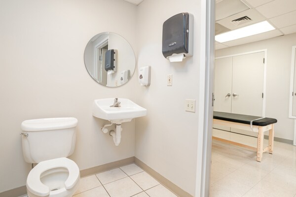 More Photos Of 2411-2413 Executive Plaza Rd, Pensacola Medical For Lease