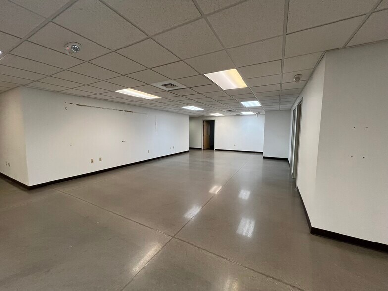 More Photos Of 5739 Green Valley Ct, Oshkosh Manufacturing For Lease