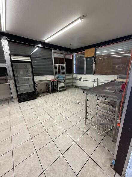 More Photos Of 1701 E Houston St, San Antonio Restaurant For Lease