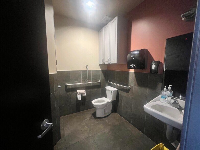 More Photos Of 10750 W McDowell Rd, Avondale Medical For Lease