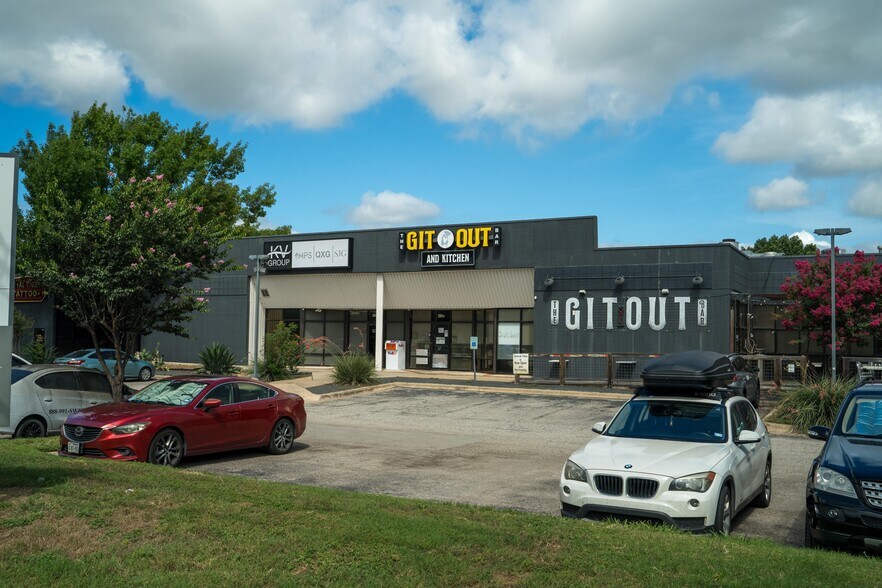 More Photos Of 4930 S Congress Ave, Austin Storefront For Lease