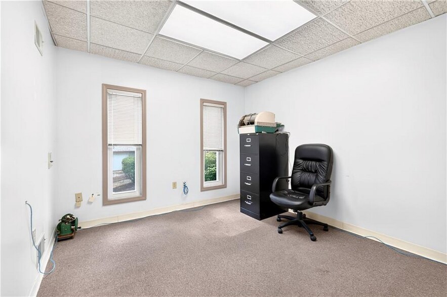 More Photos Of 453 Wall Ave, Wilmerding Office For Sale