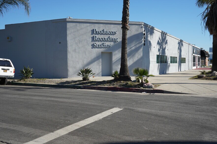 Primary Photo Of 10859 Burbank Blvd, North Hollywood Flex For Sale