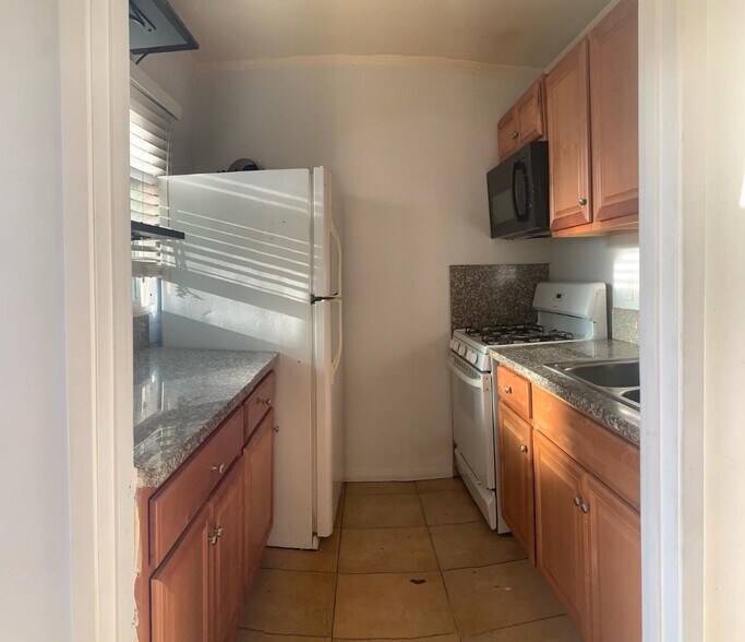 More Photos Of 7304 Canby Ave, Reseda Apartments For Sale