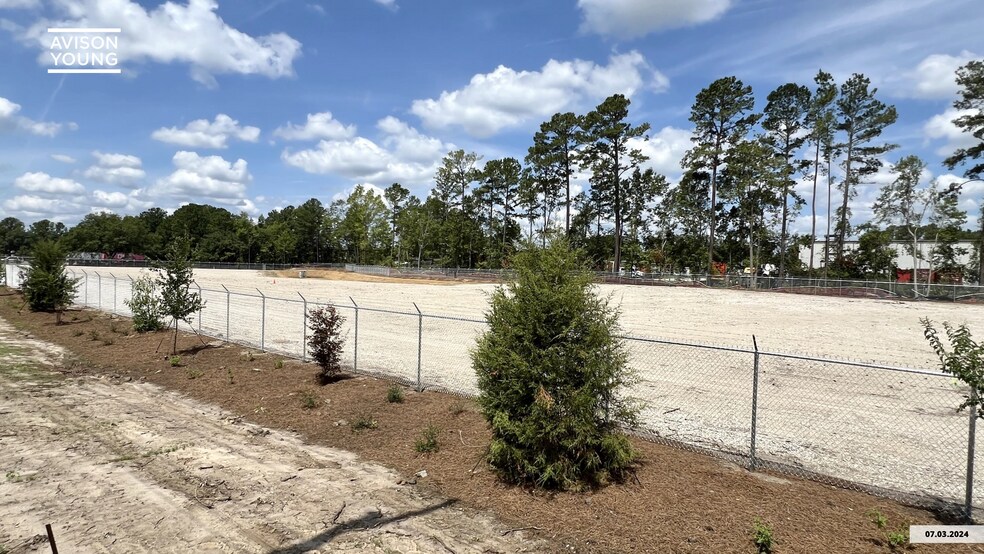 More Photos Of 8016 Commerce Center Rd, Ladson Land For Lease