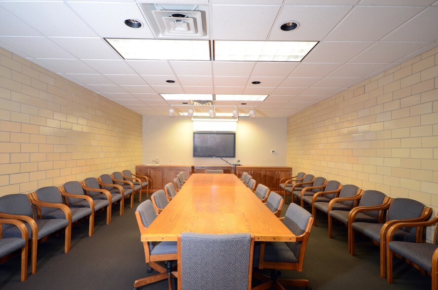 More Photos Of 400 W 7th St, Bloomington Office For Sale