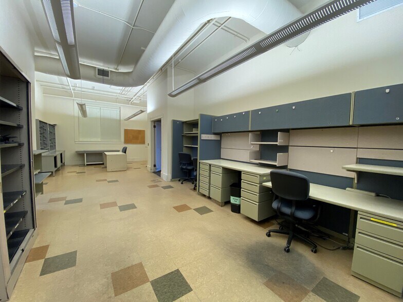 More Photos Of 1301 Central Ave, Dubuque Office For Lease