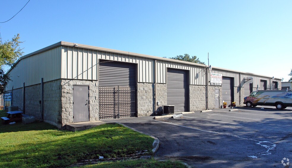 More Photos Of 400 N Pine Hills Rd, Orlando Unknown For Lease