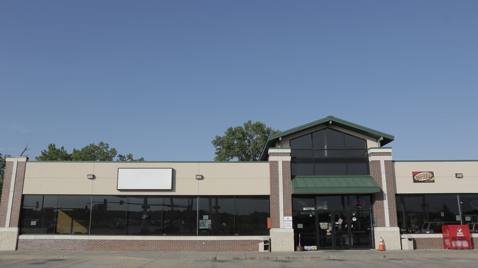 More Photos Of 5700 N 33rd Cir, Lincoln Service Station For Sale