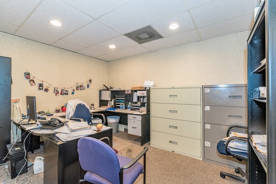 More Photos Of 18735 Ecorse Rd, Allen Park Office For Lease