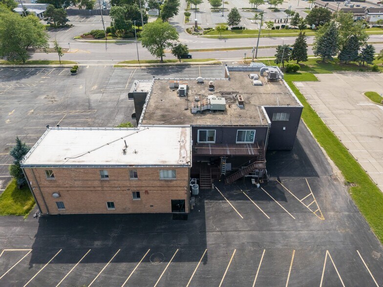More Photos Of 281 Waukegan Rd, Northfield Freestanding For Sale