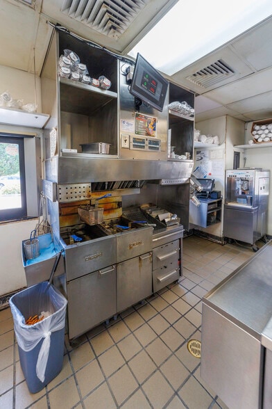More Photos Of 12 Bo James St, Clayton General Retail For Sale