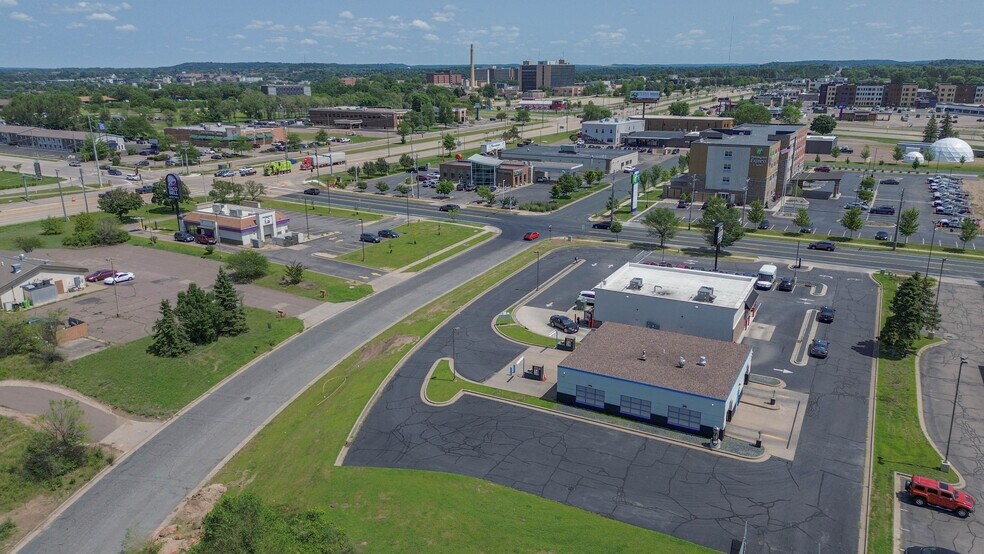 More Photos Of 2610 Craig Rd, Eau Claire Carwash For Sale