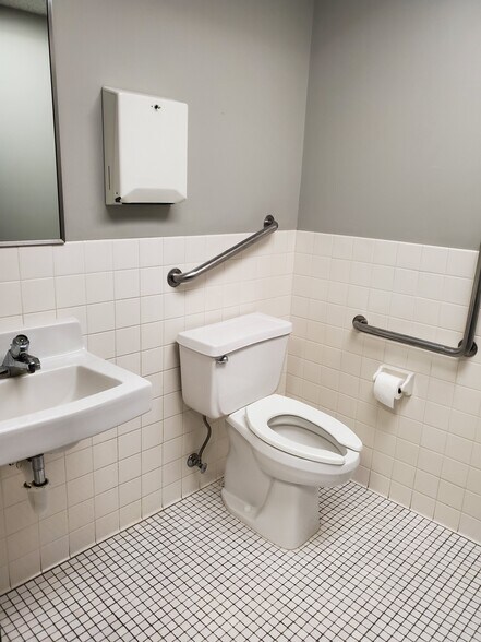 More Photos Of 1325 American Blvd E, Bloomington Showroom For Sale