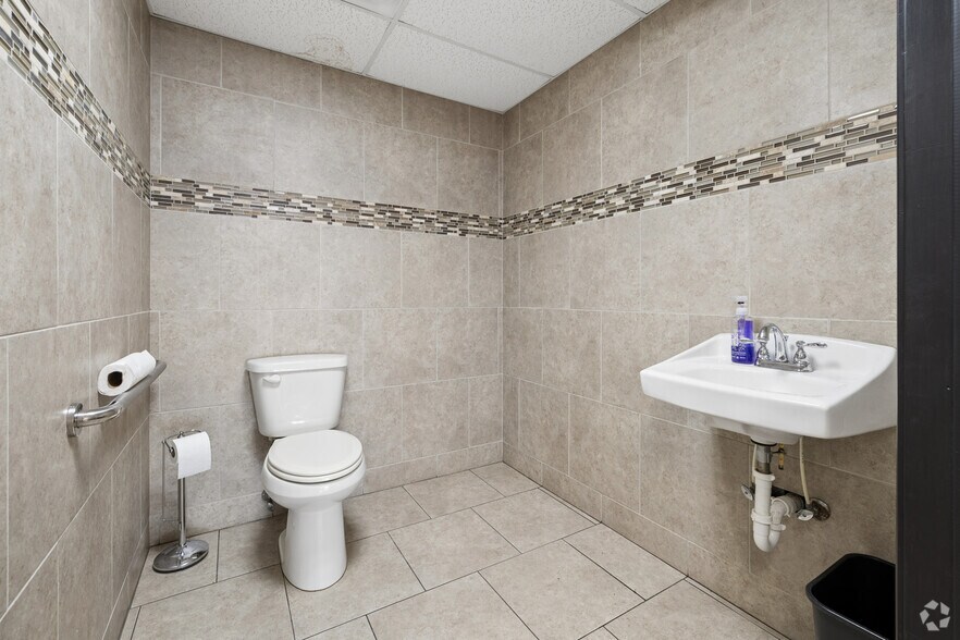 More Photos Of 7682 E 46th Pl, Tulsa Auto Dealership For Lease