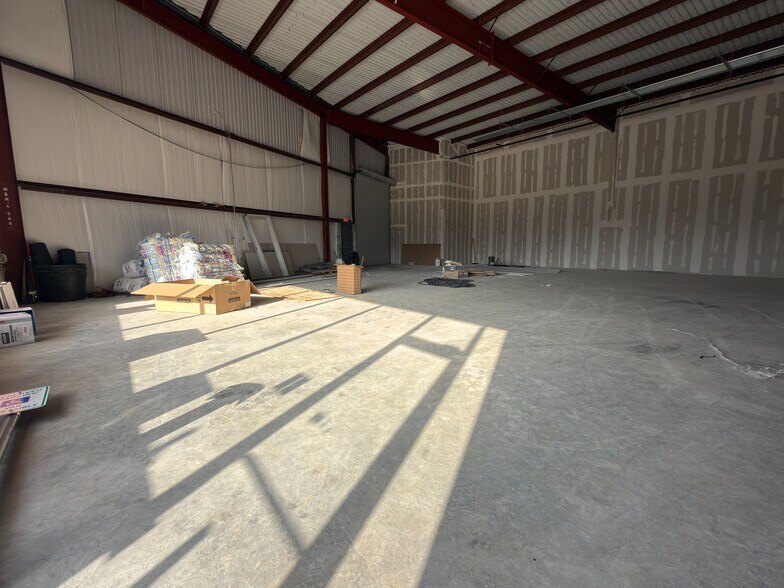 More Photos Of 14211 Hiram Clarke Rd, Houston Storefront For Lease