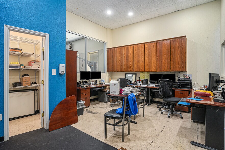 More Photos Of 1014 N Nolan River Rd, Cleburne Medical For Sale