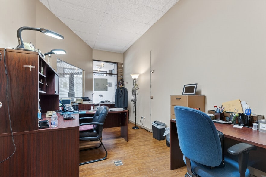 More Photos Of 1558 Rue Viel, Montréal Office For Sale