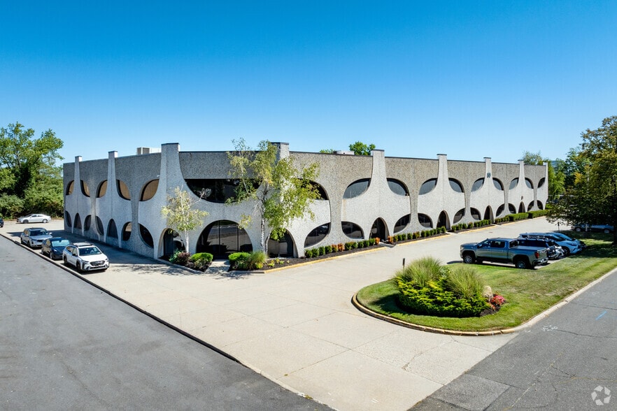 Primary Photo Of 80 Davids Dr, Hauppauge Warehouse For Sale
