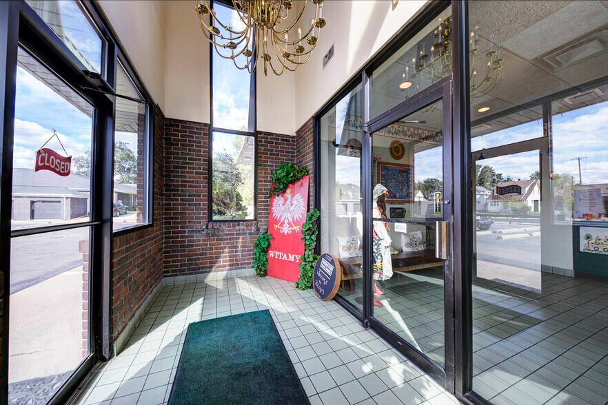 More Photos Of 1744 Biddle Ave, Wyandotte General Retail For Sale