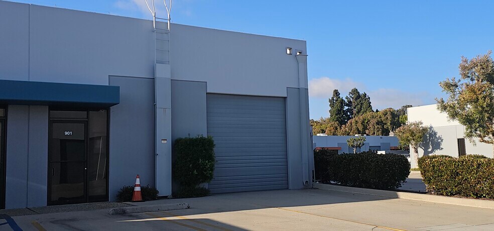 Primary Photo Of 2761 Plaza Del Amo, Torrance Flex For Lease