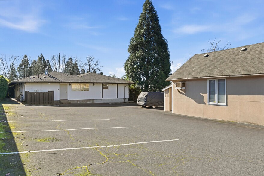 More Photos Of 9055 SW Beaverton Hillsdale Hwy, Portland Office For Lease