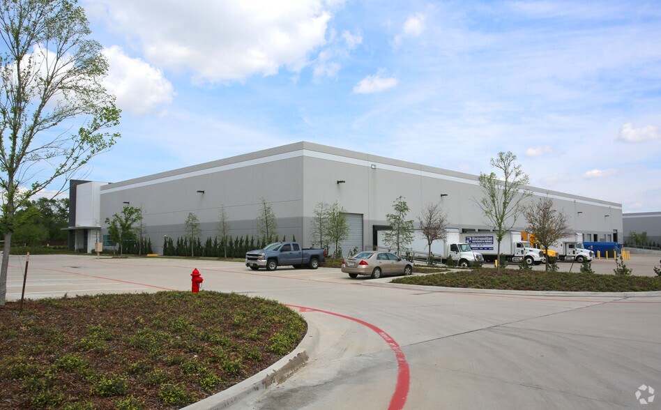 More Photos Of 435 Southwestern Blvd, Coppell Warehouse For Lease