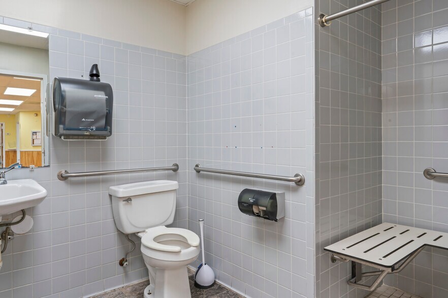 More Photos Of 9380 Forestwood Ln, Manassas Office For Lease