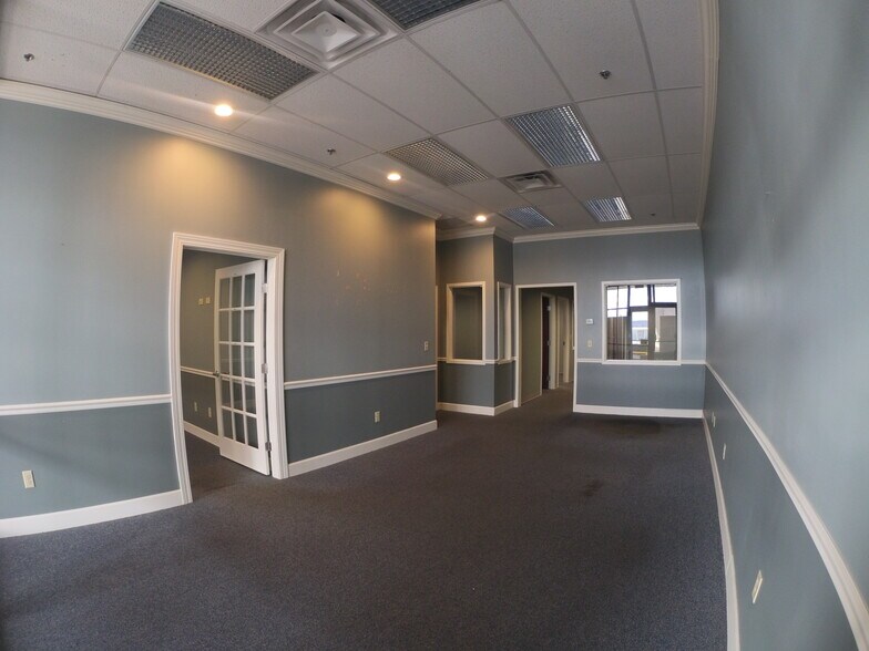 More Photos Of 20991 Arsenal Street Rd, Watertown Freestanding For Lease