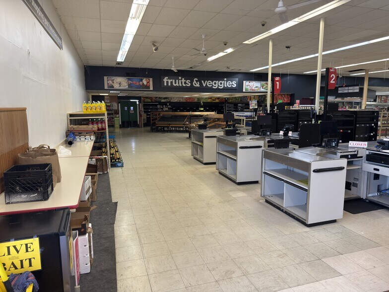 More Photos Of 12030 Park Ln, Wolcott Supermarket For Lease