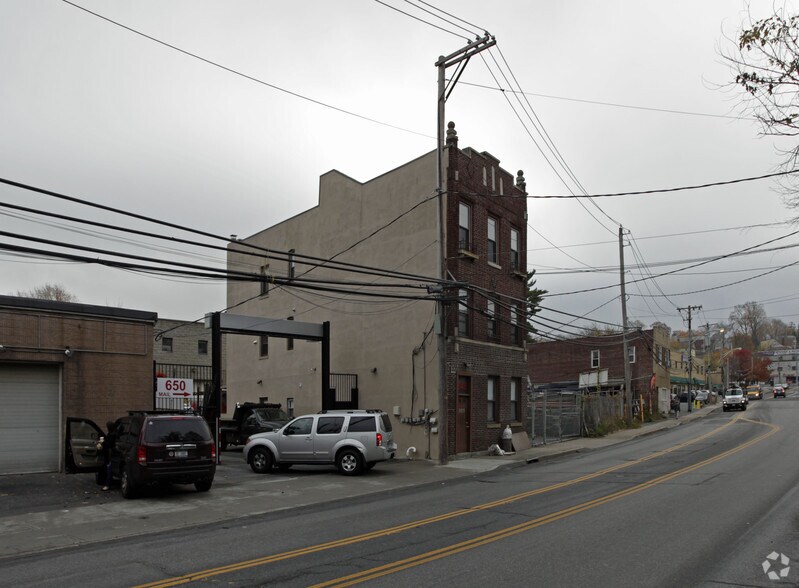 More Photos Of 646-650 Saw Mill River Rd, Yonkers Manufacturing For Sale