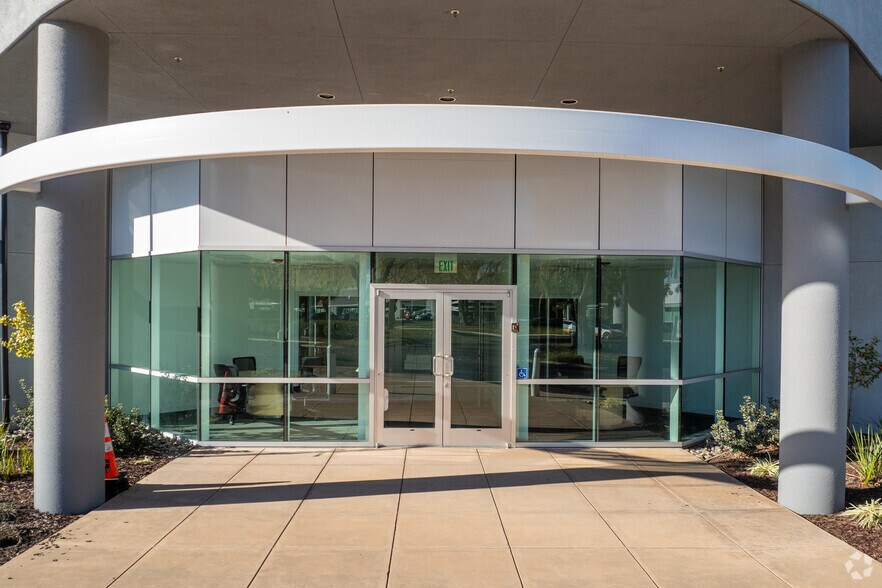 More Photos Of 39611 Eureka Dr, Newark Unknown For Lease