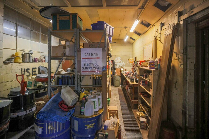 More Photos Of 4215 E Lake St, Minneapolis Freestanding For Sale