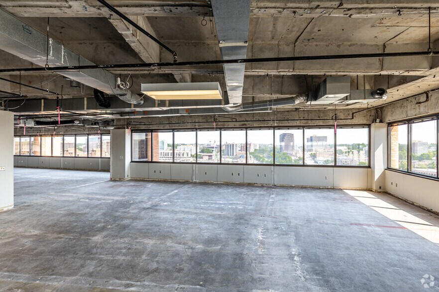 More Photos Of 4900 Main St, Kansas City Office For Lease