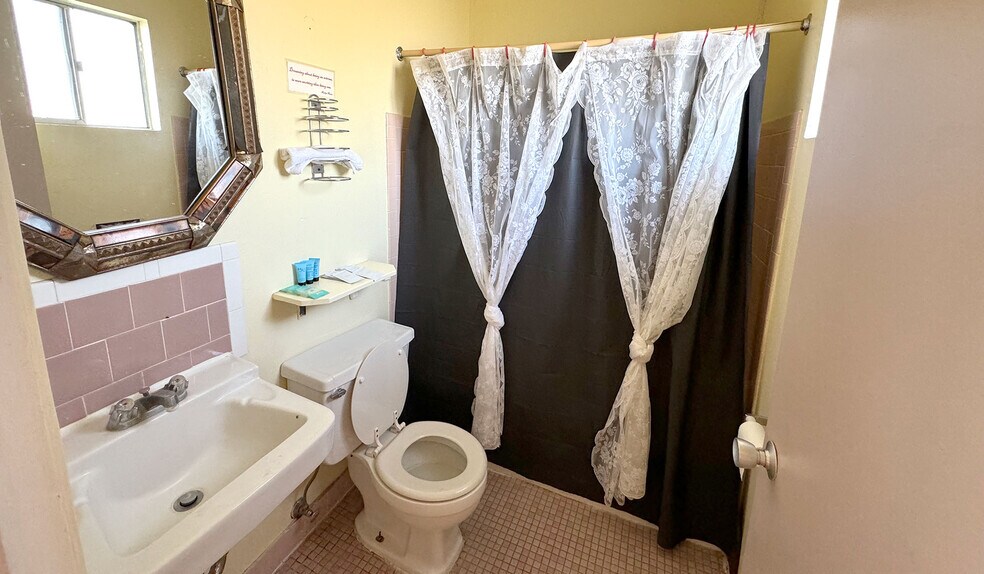 More Photos Of 21455 W I-40 Business, Seligman Hotel For Sale