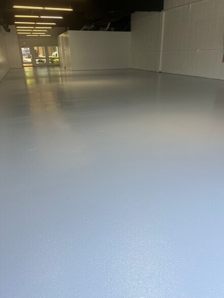 More Photos Of 3720 Clifton Pl, Montrose Flex For Lease