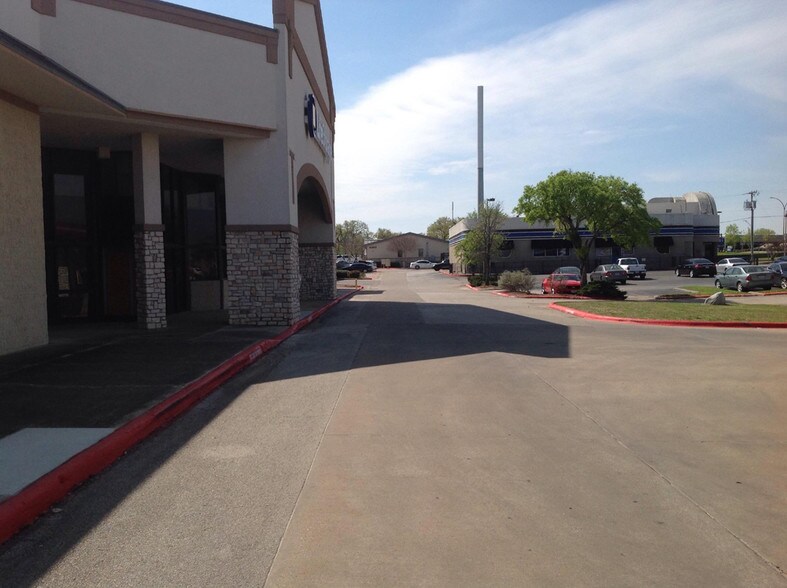 More Photos Of 4303 S Bowen Rd, Arlington Self Storage For Lease
