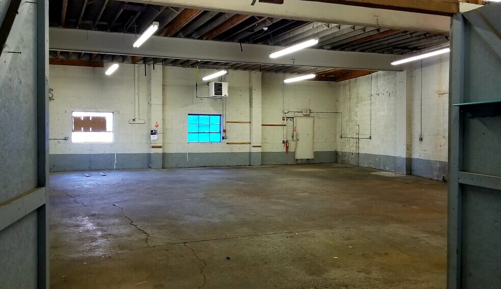 More Photos Of 310B W Westfield Ave, Roselle Park Warehouse For Lease