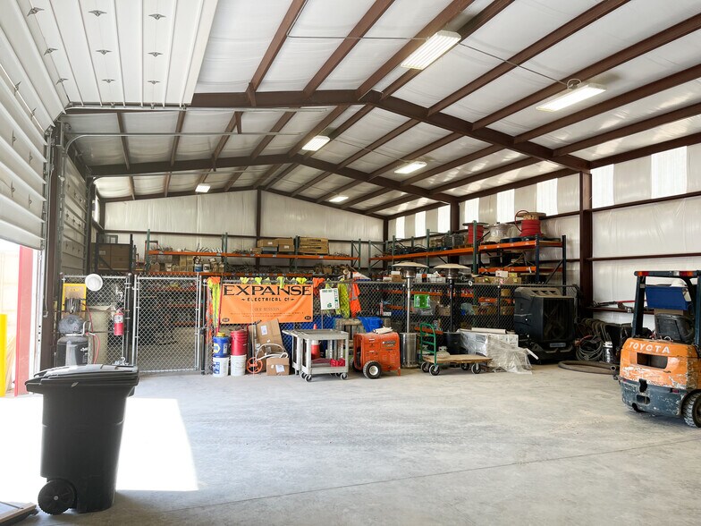 More Photos Of 3611 N US Highway 87, Big Spring Warehouse For Lease