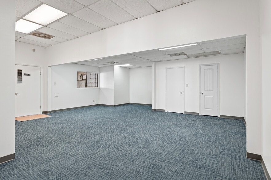 More Photos Of 1500 Brittmoore Rd, Houston Warehouse For Lease