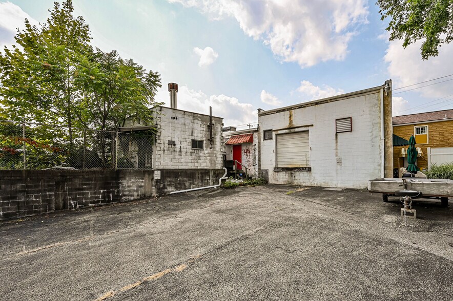 More Photos Of 508 New Alexandria Rd, Greensburg General Retail For Sale