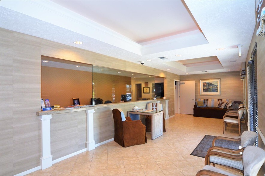 More Photos Of 12325 Scarsdale Blvd, Houston Medical For Sale