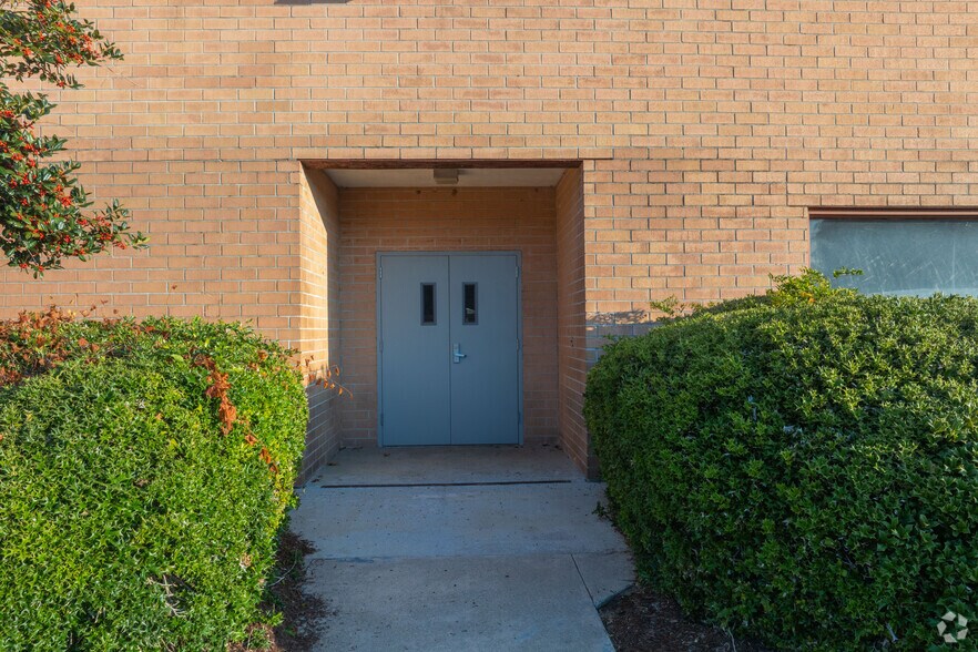More Photos Of 358 Ascauga Lake Rd, Graniteville Distribution For Lease