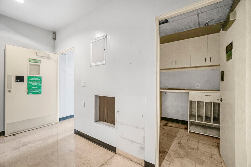 More Photos Of 214 S Locust St, Inglewood Medical For Lease