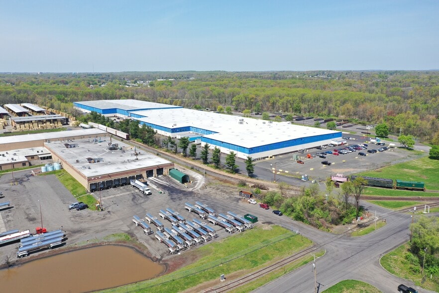 More Photos Of 1 Geoffrey Rd, Fairless Hills Distribution For Lease