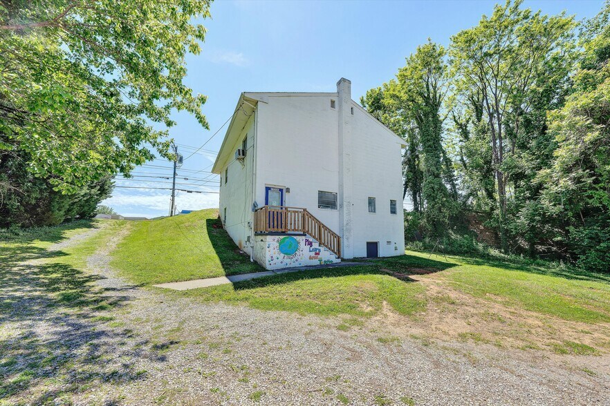 More Photos Of 2719 Colonial Ave SW, Roanoke Office For Sale