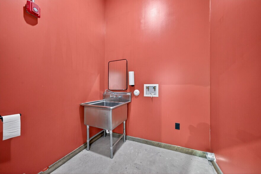 More Photos Of 1834 Outer Hwy 61 hwy, Moscow Mills Flex For Sale
