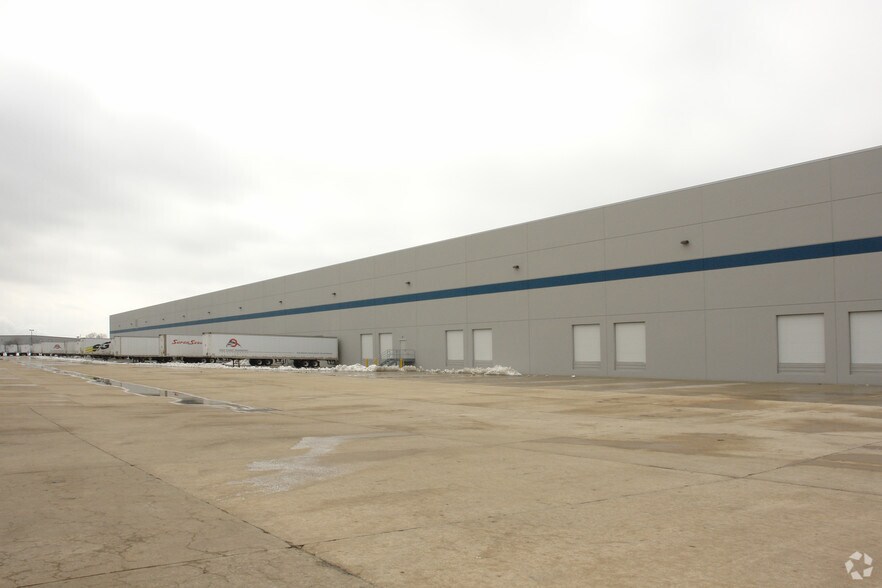 More Photos Of 7240 Global Dr, Louisville Distribution For Lease